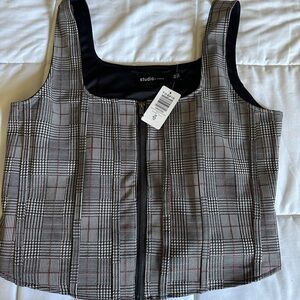 New torrid zip up vest